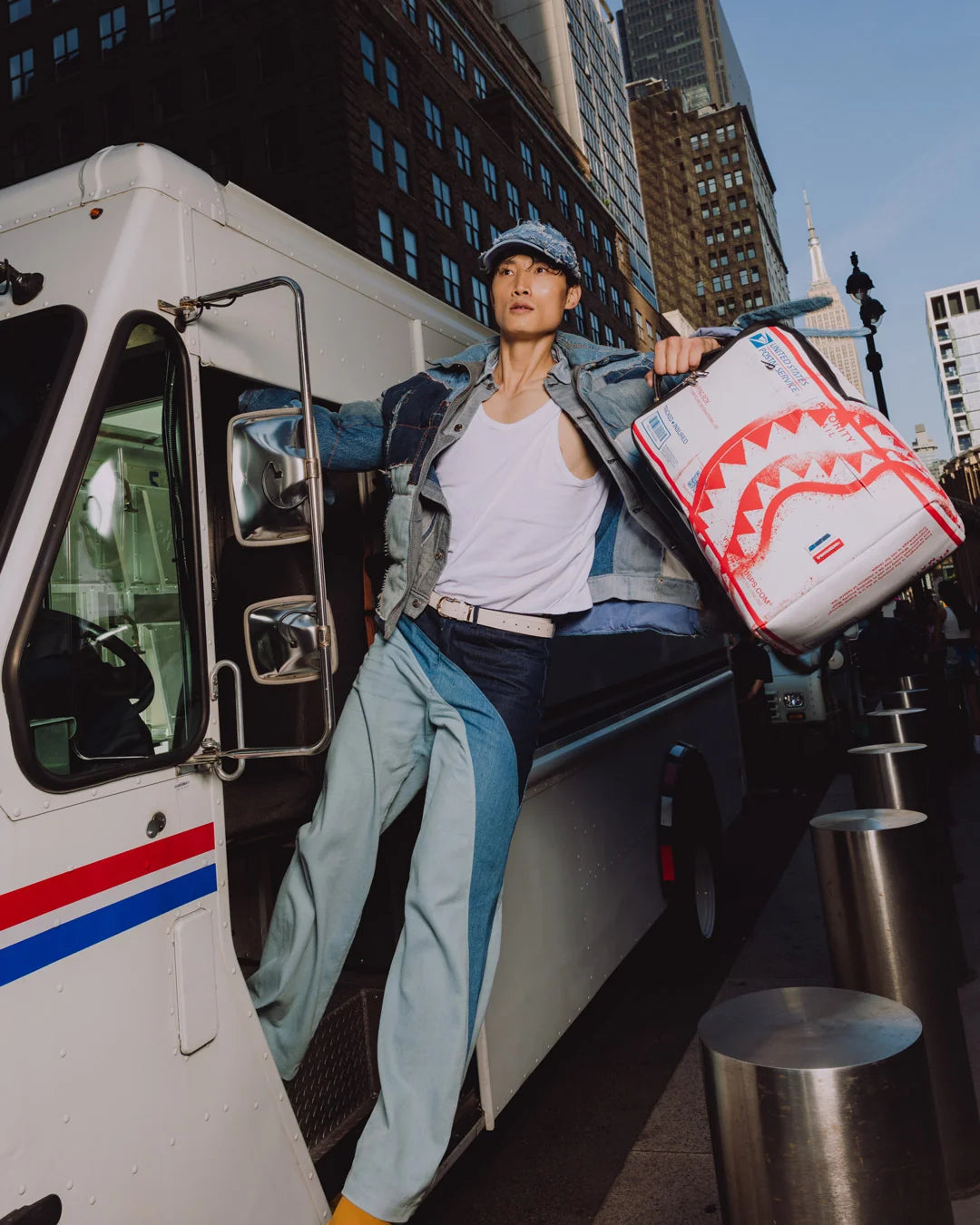 USPS SHIPPING BOX DLX BACKPACK