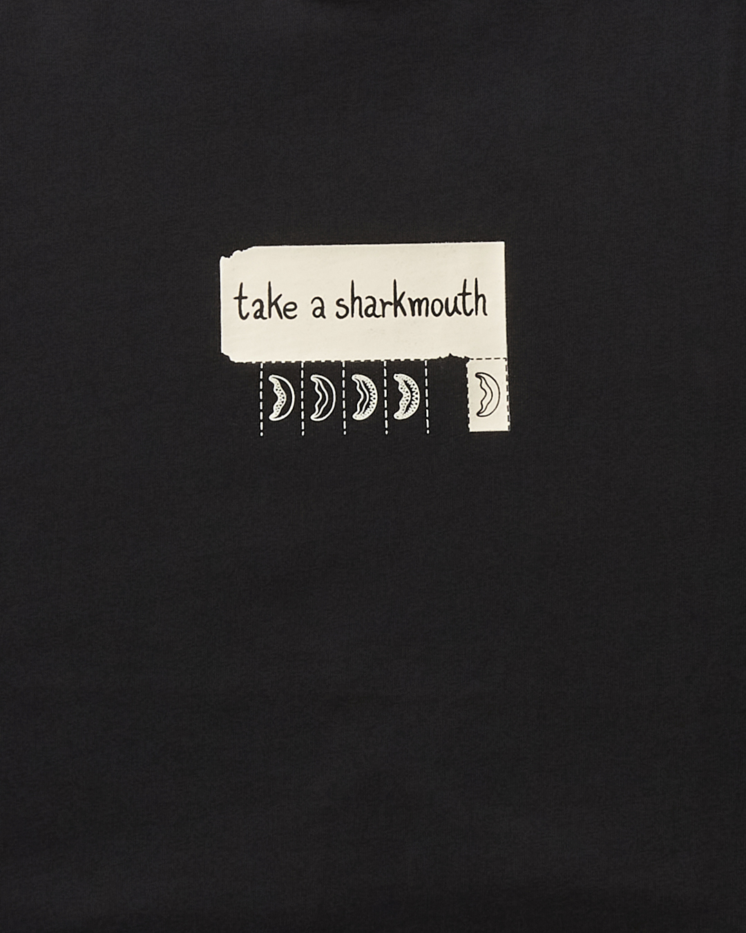 TAKE A SHARK MOUTH GRAPHIC T-SHIRT (BLACK)