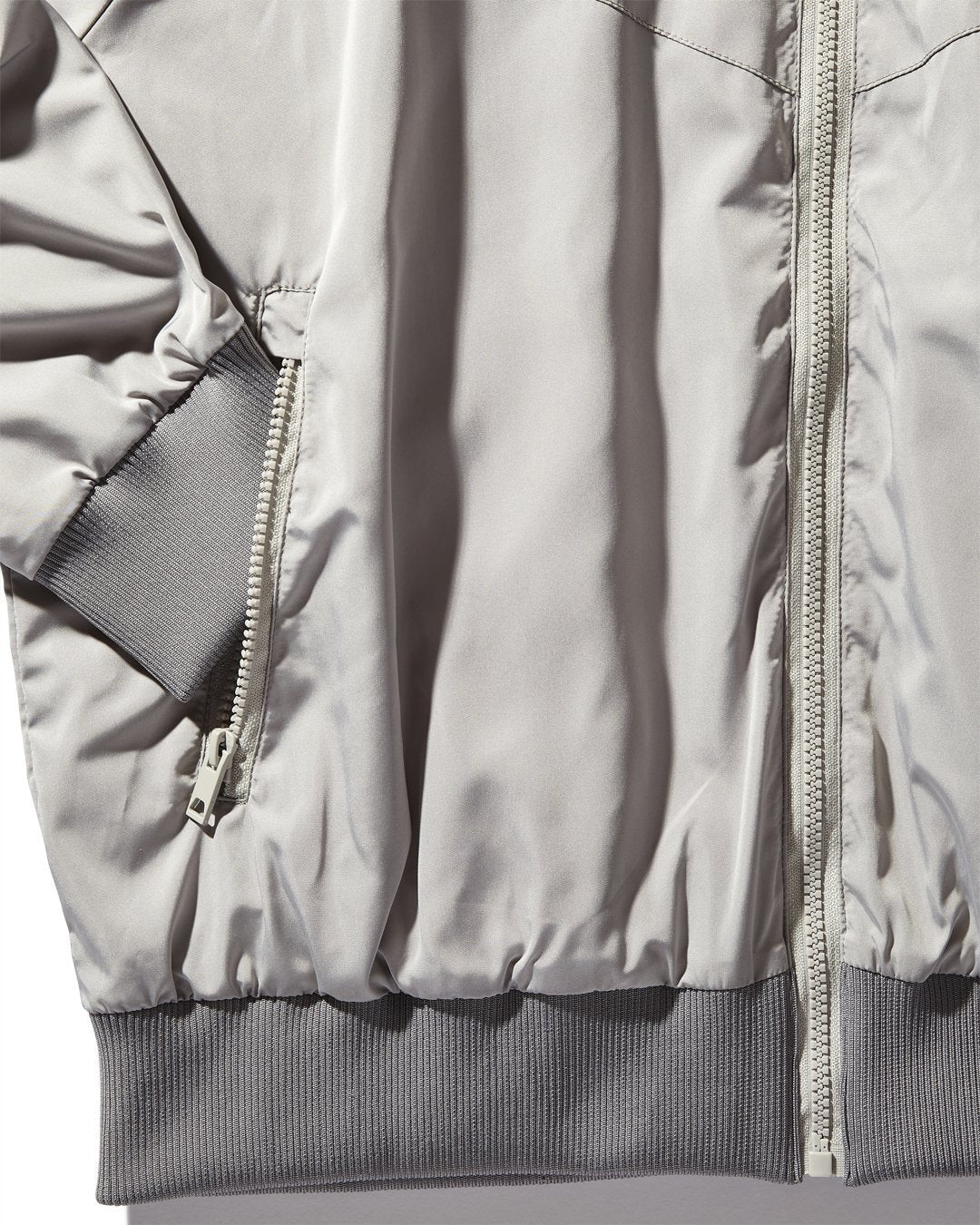 SLEEK SPORT WINDBREAKER (GREY)